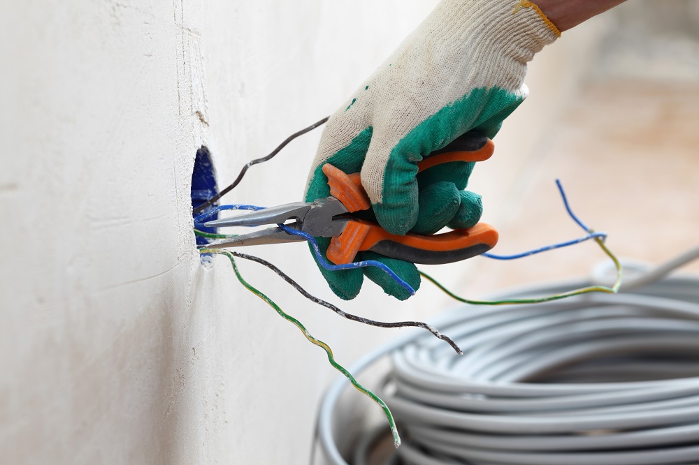 3 Things to Ask an Electrician Before You Make a Hiring Decision