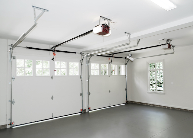 3 Things to Consider Before Replacing the Garage Door of Your Flip