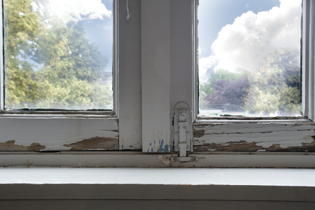 Replacing Windows in Your Flip? 2 Styles to Know