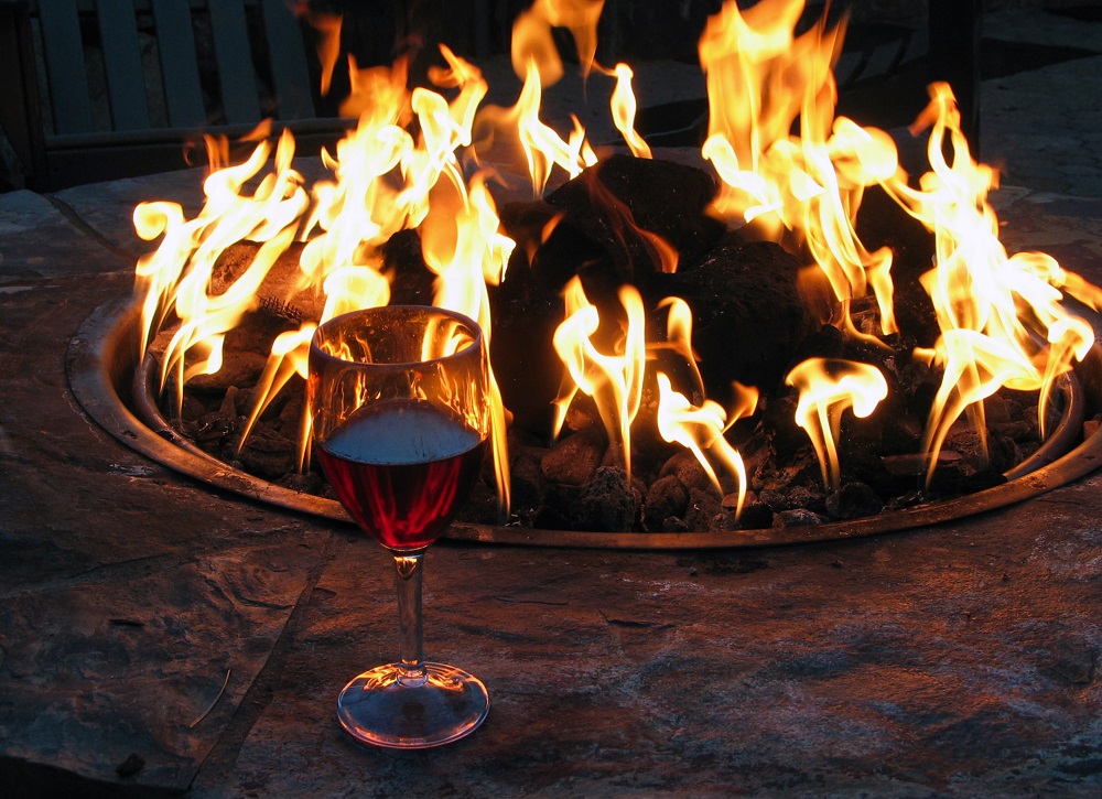 Should You Add a Fire Pit Outside to Sell a Home